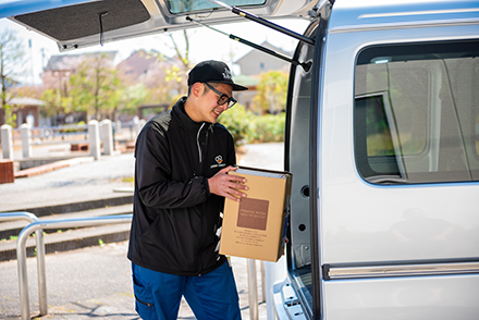 株式会社ZOOOM TRANSPORTの衣類、雑貨などの軽貨物配送ドライバー/未経験OK/初期費用なし/ロイヤリティなし/月収50万可/普通免許OK募集画像