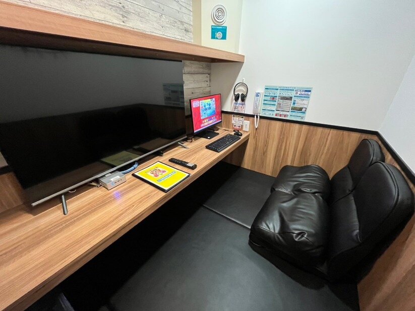 事務室では，店舗が金を募集して物を並べ，金を募集して客を迎える. スタッフ募集 | アスナル金山