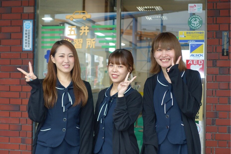 教習所 事務女性 